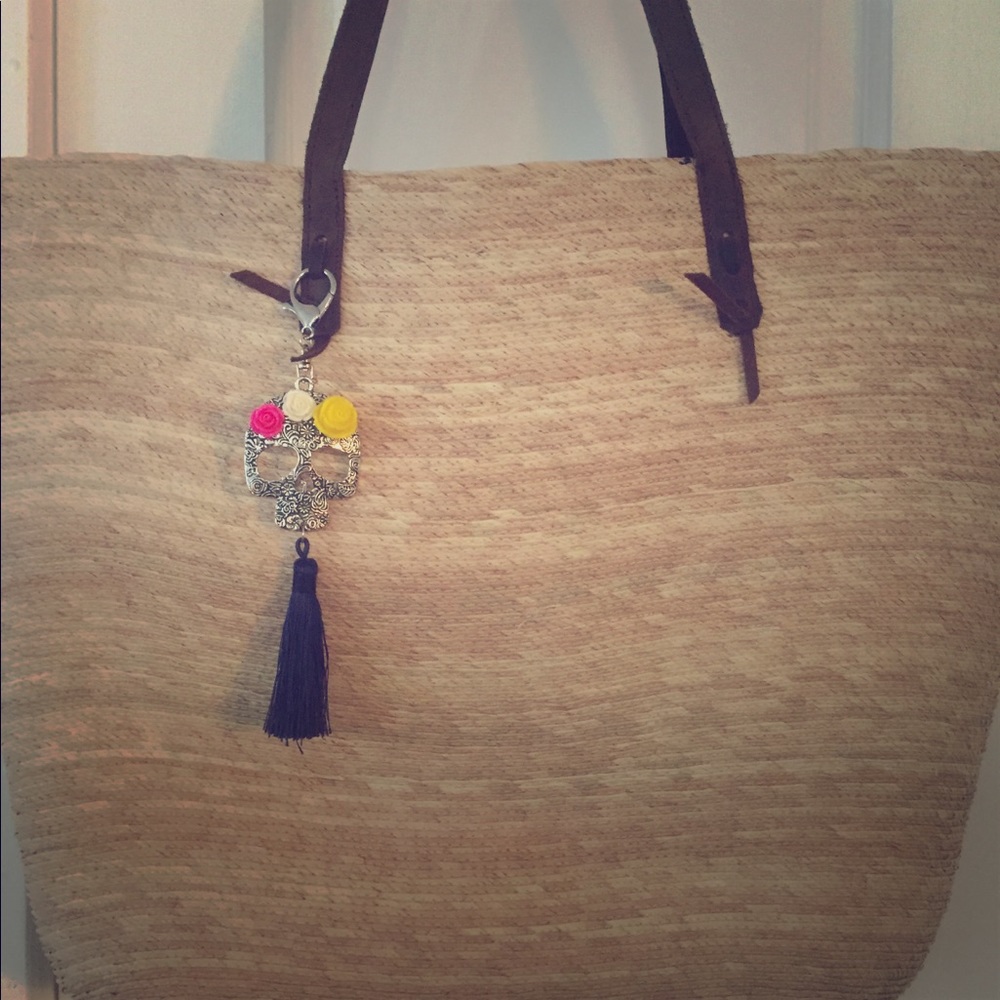 Straw and leather, fully lined beach bag